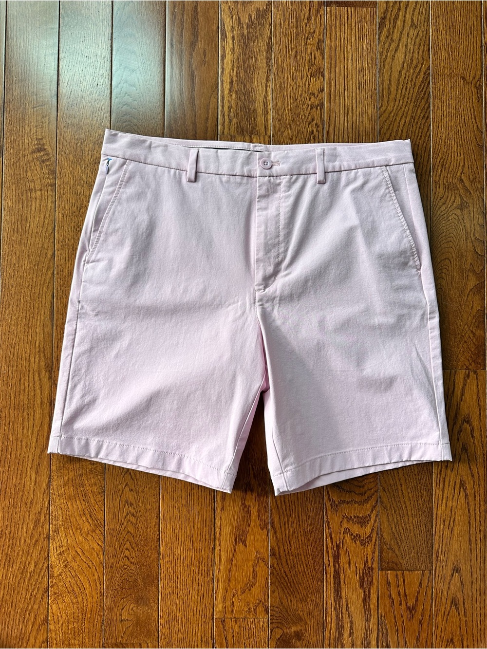 Vineyard Vines Men's pink On the go Shorts